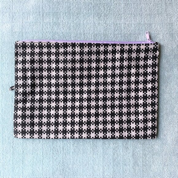 NWOT Baggu Go Pouch Large - Black & White Pixel Gingham - Picture 2 of 3